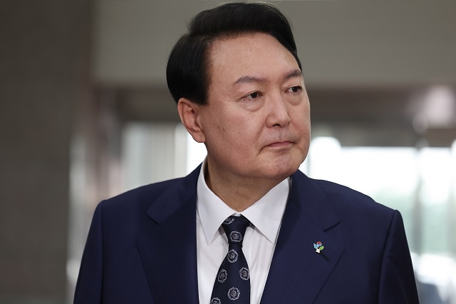 ▲ 윤석열 대통령이 지난 20일 오전 서울 용산 대통령실 출근길에 취재진의 질문에 답하고 있다.ⓒ대통령실 국민소통관실