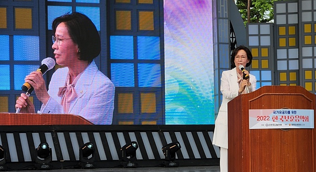 ▲ 이인선 의원 의원은 지난 19일 대구지역 국가유공자, 보훈 및 안보단체장, 유가족 등 1천여 명이 참석한 ‘2022 국가유공자를 위한 보훈음악회’에 참석해 보훈가족을 위로하고 존경과 감사의 뜻을 밝혔다.ⓒ이인선 의원실