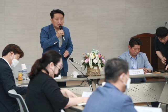 ▲ 김영환 당선인이 지난 22일 장애인단체와 정책간담회를 하고 있다.ⓒ김영환 도지사직 인수위