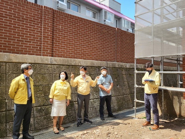 ▲ 경북교육청(교육감 임종식)은 지난 6월 13일부터 7월 8일까지 여름철 재해취약 교육시설 21개소를 대상으로 확인 점검을 실시하고 있다고 밝혔다.ⓒ경북교육청