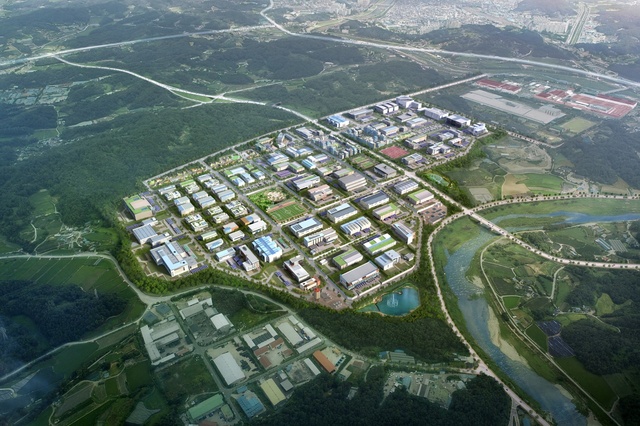 ▲ 박남서 영주시장 당선인이 23일 ‘영주 첨단베어링 국가산업단지 조성사업’ 현황을 점검하고 성공 추진을 위한 의지를 밝혔다.ⓒ영주시