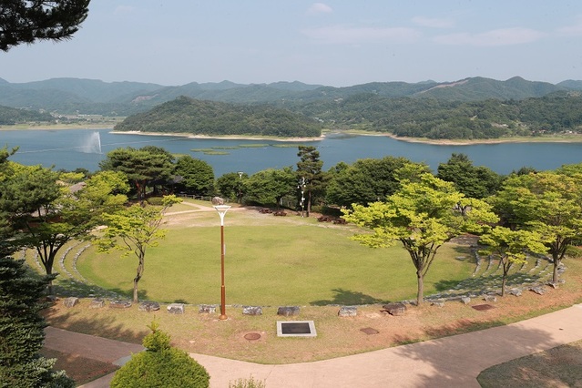 ▲ 김영환 충북도지사 당선인이 다음달 1일 문의문화재단지에서 취임식을 갖고 공식 일정을 시작한다. 사진은 취임식장으로 사용할 문의문화재단지 광장.ⓒ김영환 당선인 인수위