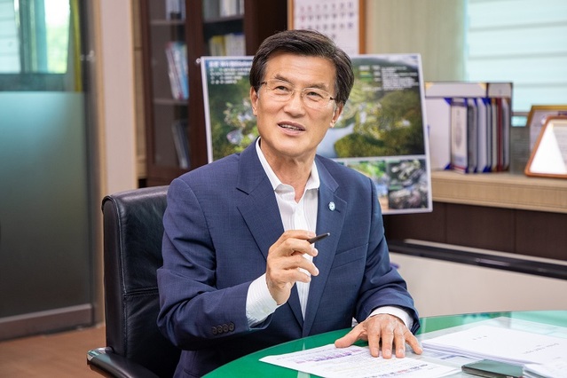 ▲ 홍성열 충북 증평군수. 3선 임기를 마치고 오는 30일 임기를 마친다.ⓒ증평군