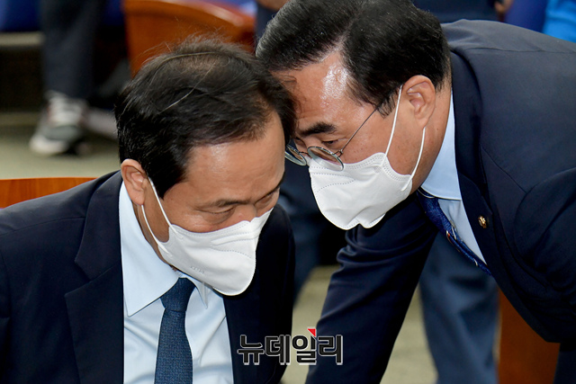 ▲ 우상호 더불어민주당 비상대책위원장과 박홍근 원내대표.ⓒ이종현 기자
