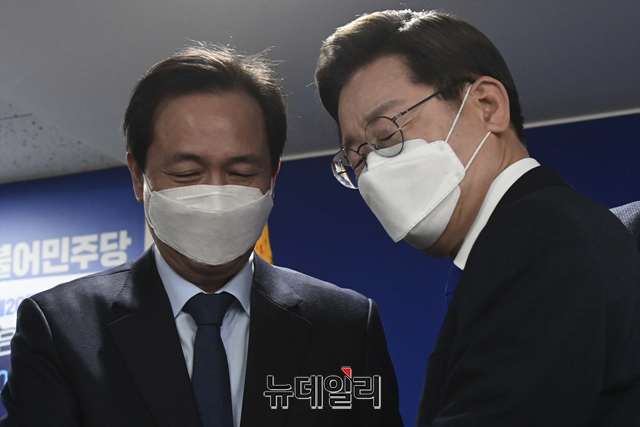 ▲ 더불어민주당 우상호 비대위원장과 이재명 의원. ⓒ강민석 기자