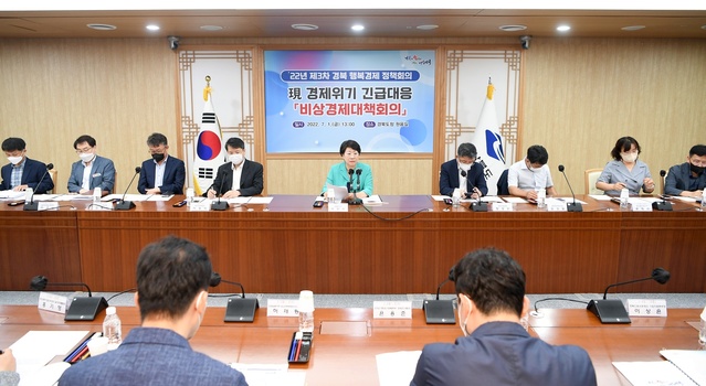 ▲ 민선8기의 경북도 경제 컨트롤타워 역할을 맡게 된 이달희 경제부지사가 취임식도 생략한 채 민생경제 챙기기에 나섰다.ⓒ경북도