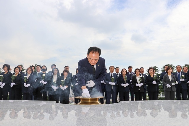 ▲ 이만규 의장은 “믿고 맡겨 주신 시민의 기대에 어긋남이 없도록 임기 동안 오직 시민의 행복과 대구의 더 나은 미래를 위해 열정을 쏟겠다”라고 새로운 시작에 대한 포부를 밝혔다.ⓒ대구시의회