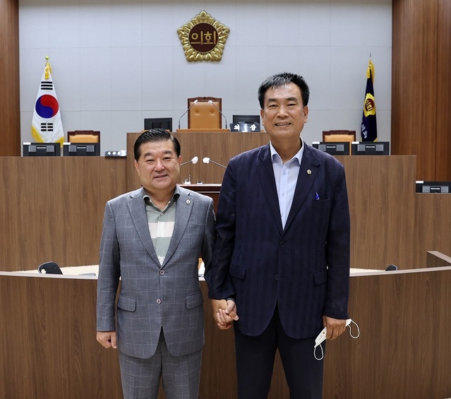 ▲ 충남도의회 방한일 운영위원회 위원장(우), 최창용 예산결산특별위원장.ⓒ충남도의회