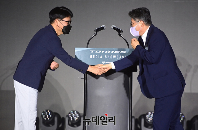 ▲ 정용원 쌍용차 관리인(왼쪽), 곽재선 KG그룹 회장. ⓒ뉴데일리DB