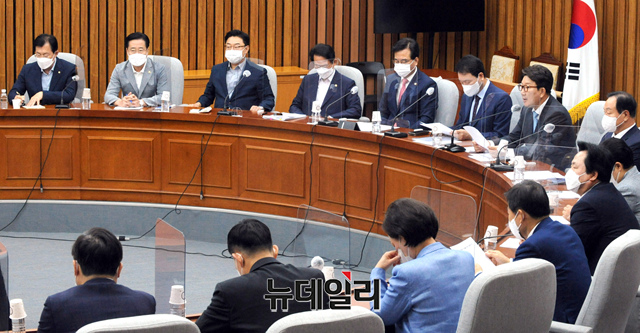 ▲ 권성동 국민의힘 원내대표가 5일 오전 국회에서 열린 원내대책회의에서 모두발언을 하고 있다. ⓒ이종현 기자