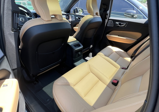 ▲ 볼보 XC60 T8 모델 뒷좌적 모습. ⓒ김재홍 기자