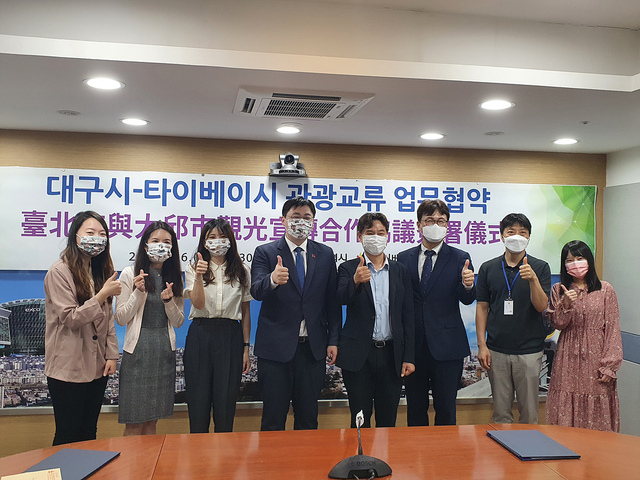 ▲ 대구시는 6일, 치맥페스티벌 행사 기간(7월 6일~7월 10일, 5일간) 동안 자매도시인 타이베이시 대표단을 대구로 초청해 상호 관광홍보 협력을 위한 업무협약을 체결하고, 치맥페스티벌 행사장 내 대만관광 설명회 개최 및 타이베이 홍보 부스를 지원하는 등 양국 관광교류를 위해 적극 협력한다.ⓒ대구시