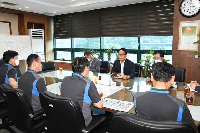 ▲ 박남서 민선8기 영주시장이 산업현장 목소리 경청에 나서면서 ‘강한 경제, 활력 있는 경제도시 건설’을 향한 강력한 의지를 내보였다.ⓒ영주시