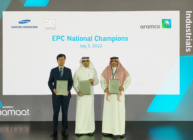 ▲ (좌로부터) 최성안 삼성엔지니어링 사장, 압둘카림 알 감디 아람코 부사장, 라시드 알 루샤이드 ARPIC 회장 등이 협약식에서 기념촬영을 하고 있다. ⓒ삼성엔지니어링