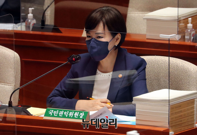 ▲ 전현희 국민권익위원장이 지난해 9월9일 오전 국회에서 진행된 예산결산특별위원회 전체회의에 참석해 의원들의 질의에 답하고 있다.ⓒ이종현 기자(사진=공동취재단)