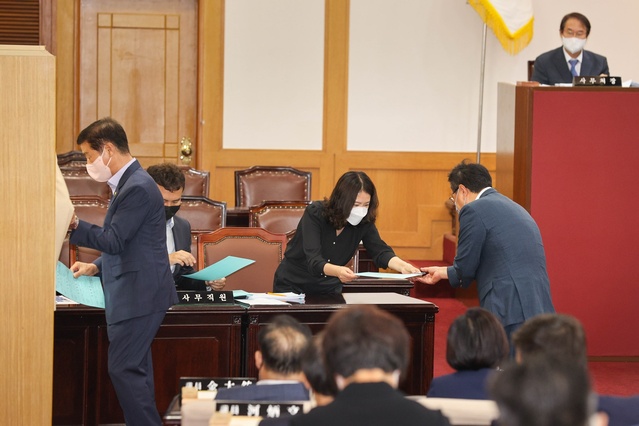 ▲ 대구시의회(의장 이만규)가 제293회 임시회 기간 중 6일부터 7일까지 이틀간 6개 상임위원장 선출을 마무리하고 제9대 의회 전반기 원구성을 모두 마쳤다.ⓒ대구시의회