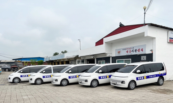 ▲ 충주시는 교통약자들을 위한  특별교통수단인 ‘행복콜’ 차량 5대를 증차했다.ⓒ충주시