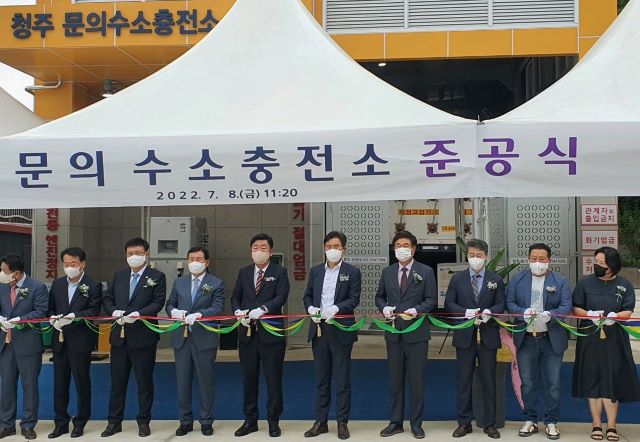 ▲ 이범석 청주시장(왼쪽부터 5번째), 정종선 금강유역환경청장(왼쪽부터 6번째)ⓒ금강유역환경청