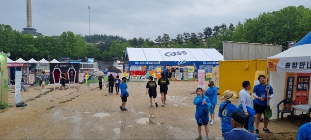 ▲ 행사 시작 30분 전까지만해도 폭우로 인해 인적이 많지 않았다.