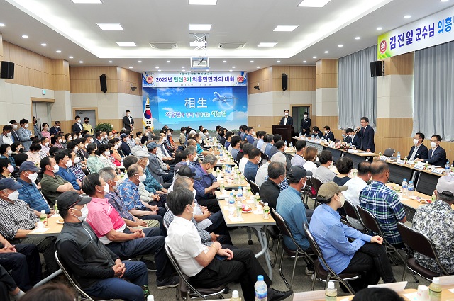 ▲ 김진열 군위군수는 지난 11일 ‘아름다운 변화 행복한 군위’라는 슬로건으로 읍·면 방문의 첫 발걸음을 시작했다.ⓒ군위군