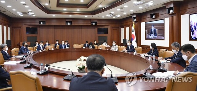 ▲ 방기선 기획재정부 1차관이 13일 정부서울청사에서 열린 '경제 형벌규정 개선 TF 출범회의'를 주재하고 있다.ⓒ연합뉴스