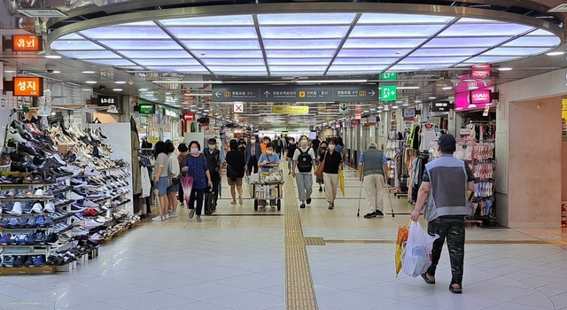 ▲ 13일 오전 영등포 지하상가ⓒ서영준 기자