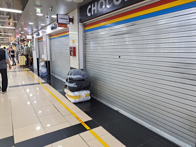 ▲ 영등포 지하상가는 보통 오전10시에 가게 문을 열지만 매출 하락 등의 원인으로 최근 오후에만 가게를 운영하는 등 근무시간을 단축시키는 가게가 많다 ⓒ서영준 기자