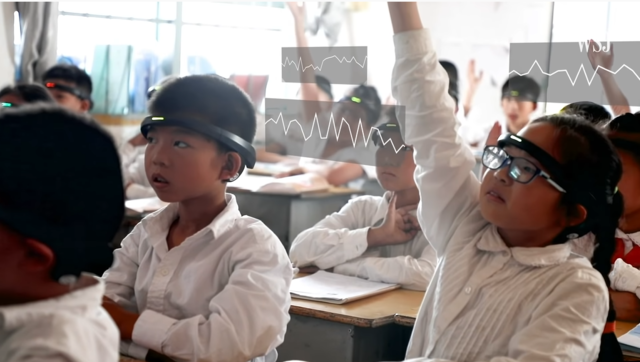 ▲ 중국 초등학생의 집중력 정도 측정하는 헤드셋ⓒ월스트리트저널