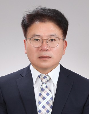 ▲ 이우형 계명대 교수(경제통상학부 경제금융학전공)가 한국경제통상학회 제17대 회장으로 취임하여 2022년 7월 1일부터 1년간 학회를 이끌게 되었다.ⓒ계명대
