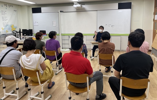 ▲ 직업환경의학 전문의사가 직접 학교를 방문해 건강을 상담하고 있다.ⓒ세종교육청
