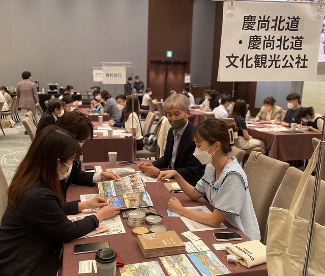 ▲ 경상북도와 경상북도문화관광공사(이하 공사)는 지난 13일부터 15일까지 일본 도쿄, 오사카, 후쿠오카 3개 도시에서 한일관광 인적교류 촉진을 위해 ‘방일 한국관광홍보단’으로 참가해 경북의 매력을 적극 알리는 현지 홍보 마케팅을 전개했다.ⓒ경북도