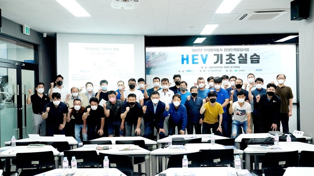 ▲ 영남이공대학교(총장 이재용) 스마트 e-자동차과는 지난 14일부터 16일까지 영남이공대학교 아우스빌둥 학습관에서 미래형자동차 현장인력 양성을 위한 기술 교육을 실시했다.ⓒ영남이공대