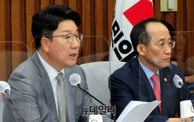 ▲ 권성동 국민의힘 당 대표 직무대행 겸 원내대표가 18일 오전 국회에서 열린 2022 세제개편안 당정협의회에서 모두발언을 하고 있다.ⓒ이종현 기자