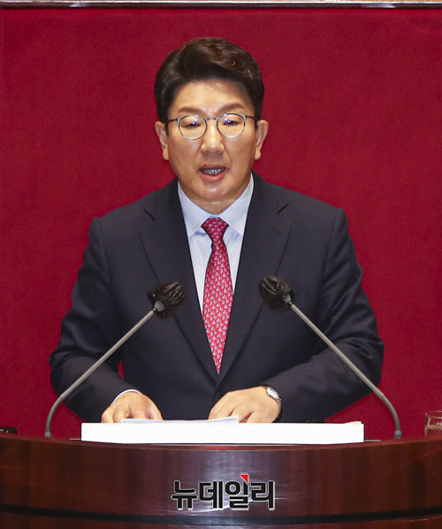 ▲ 권성동 국민의힘 대표 직무대행 겸 원내대표가 21일 오전 국회에서 열린 본회의에서 교섭단체대표연설을 하고 있다.ⓒ이종현 기자