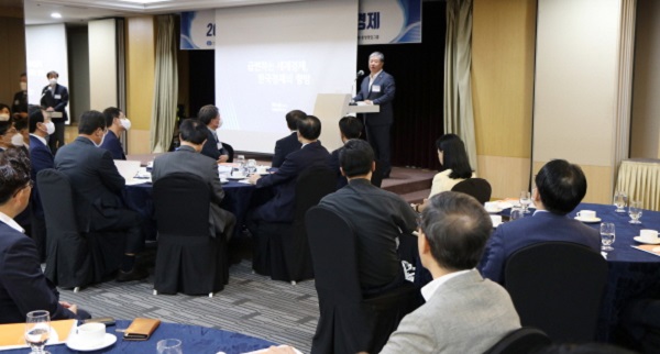 ▲ 대전경제포럼 조찬세미나가 2020년 1월 이후 2년6개월만에 인터시티호텔에서 150여명이 참석한 가운데 개최됐다. ⓒ대전상공회의소