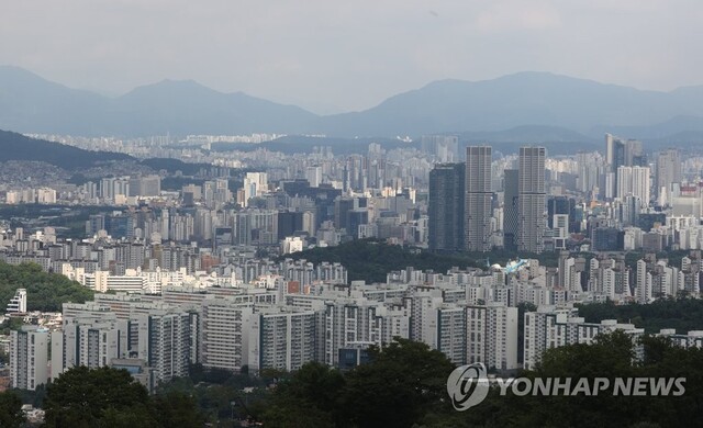 ▲ 서울 남산에서 바라본 시내 아파트. 220714 ⓒ연합뉴스