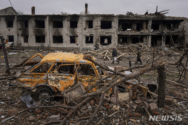 ▲ 전쟁으로 폐허가 된 우크라이나. ⓒ뉴시스 AP. 무단전재 및 재배포 금지.
