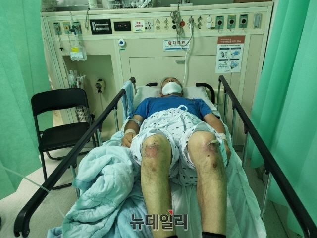 ▲ 폭염속 무리한 기어가기 시위로 인해 공공주택지구 원주민이 병원에서 치료를 받는 모습. ⓒ 공전협