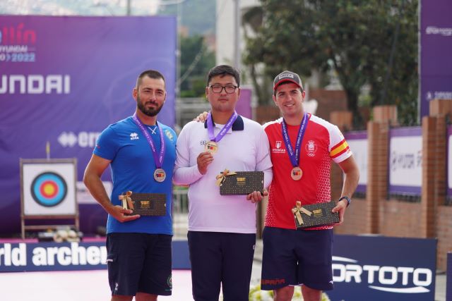 ▲ 청주시청 김우진(가운데).ⓒ청주시