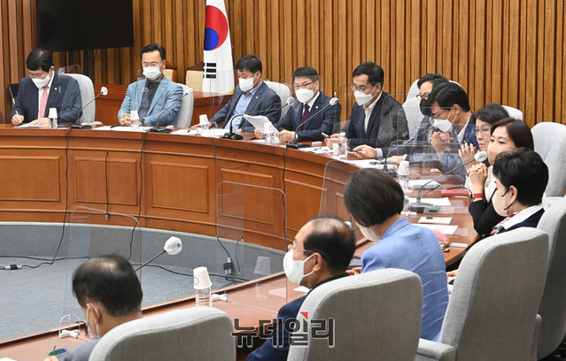 ▲ 지난 11일 서울 여의도 국회에서 국민의힘 초선의원모임이 열리고 있다. ⓒ뉴시스(사진=공동취재단)