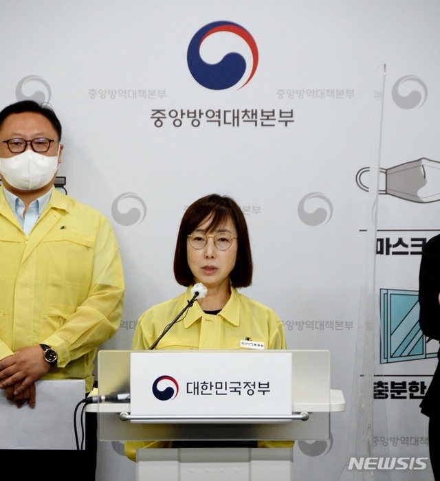 ▲ 백경란 질병관리청장이 27일 오전 충북 청주시 흥덕구 질병관리청에서 코로나19 일상 방역의 생활화 추진 방안 등을 설명하고 있다. ⓒ뉴시스