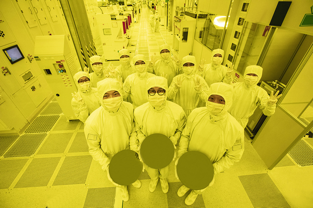 ▲ 세계 최초로 3나노 파운드리 양산에 성공한 삼성전자 화성캠퍼스 내부 모습 ⓒ삼성전자