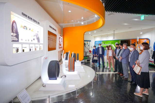 ▲ 한국타이어가 소외계층 어린이를 위한 '드라이빙 스쿨'을 오픈했다. ⓒ한국타이어