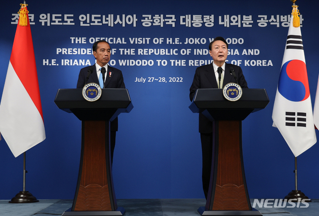▲ 윤석열 대통령이 28일 서울 용산 대통령실 청사에서 조코 위도도 인도네시아 대통령과 공동언론발표를 하고 있다. ⓒ뉴시스