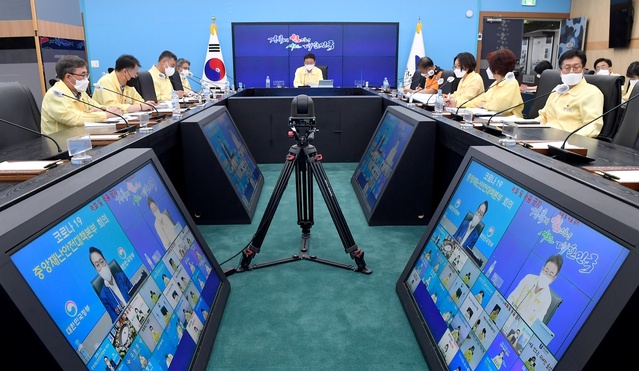 ▲ 이철우 경북도지사는 지난 29일 오전 대통령 주재 코로나19 중앙재난안전대책본부 회의에 참가했다.ⓒ경북도