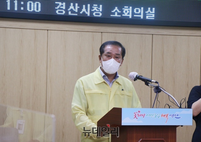 ▲ 박순덕 경산시의회 의장은 “이번 재난긴급 지원이 고통을 덜어드리기에는 아직 부족하지만 조금이나마 코로나19로 처한 민생 마중물이 됐으면 한다”고 밝혔다.ⓒ뉴데일리