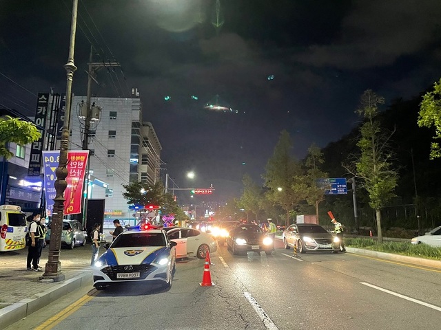 ▲ 충남경찰청 소속 경찰관들의 음주운전 단속 장면.ⓒ충남경찰청