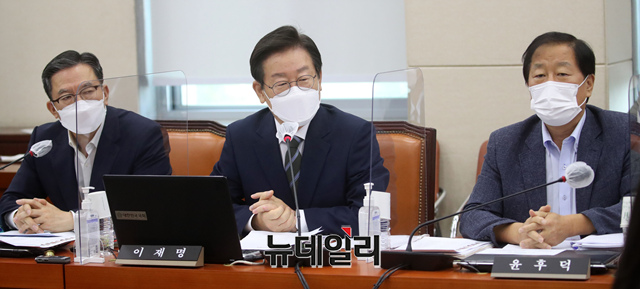 ▲ 이재명 더불어민주당 의원이 1일  국회에서 열린 국방위원회 전체회의에 참석해 발언하고 있다. ⓒ이종현 기자(공동취재사진)