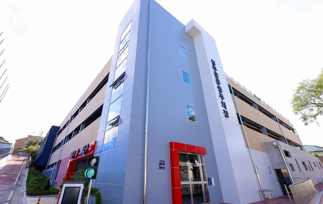 ▲ 성주군은 성주군 경산리 251번지 일원에 건립한 성주군 공영주차장을 8월 3일부터 지역주민들에게 개방한다.ⓒ성주군