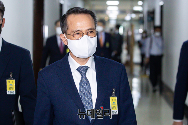 ▲ 김규현 국가정보원장이 2일 오전 국회에서 열린 정보위원회 전체회의에 출석하고 있다. ⓒ이종현 기자(사진=공동취재단)
